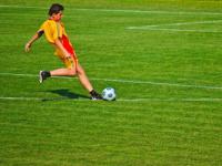 FB体育官方网站-本菲卡轻取尤文，内马尔补时绝平英超：激情四溢的足球盛宴