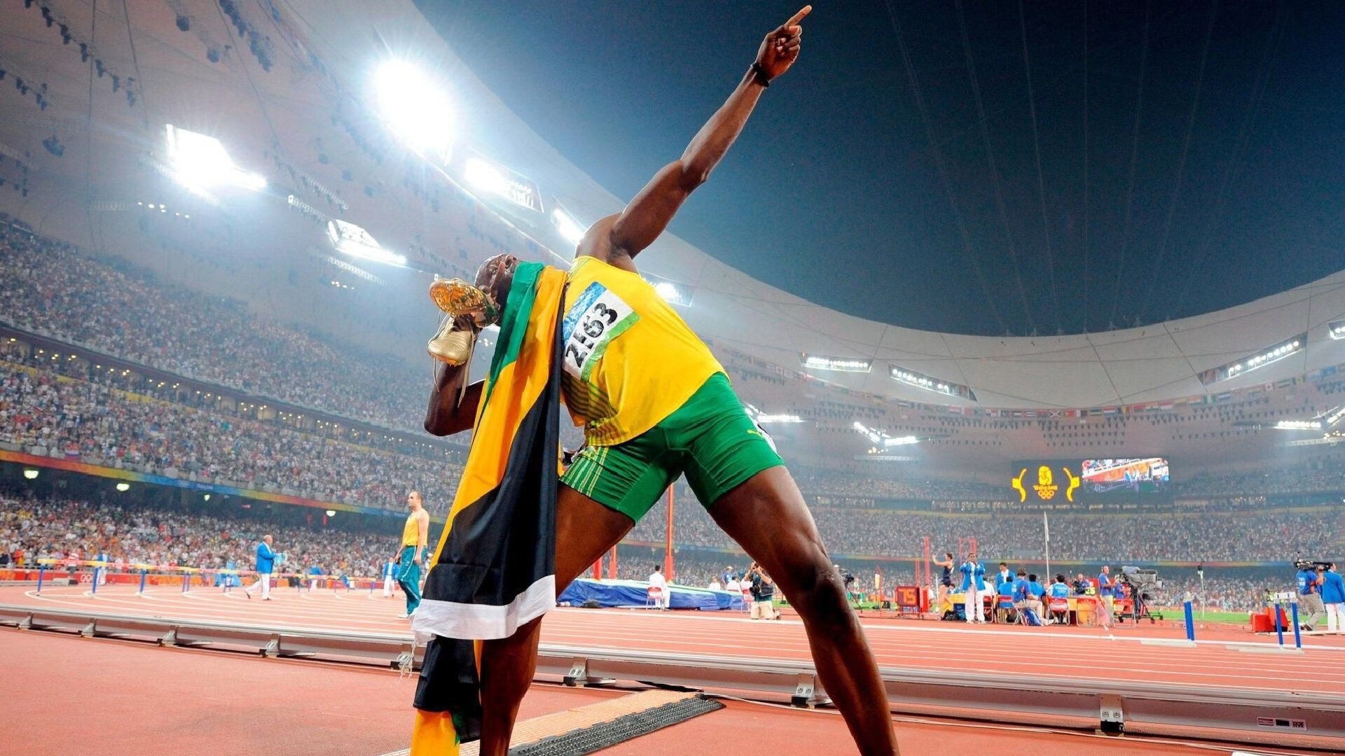 当潘帕斯雄鹰遭遇巴斯克雄狮，本泽马在阿根廷对阵毕尔巴鄂的硝烟中完成加冕