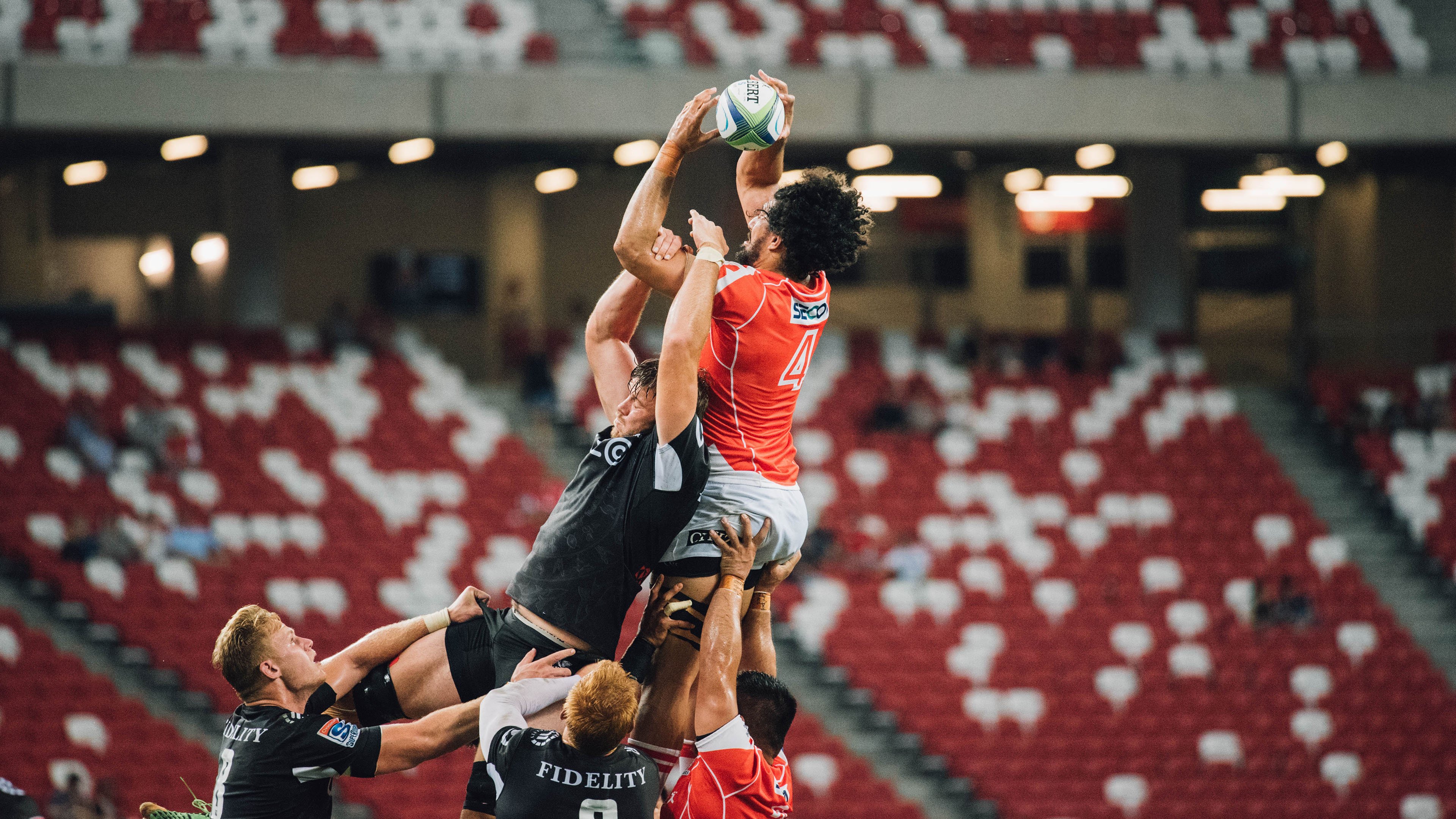 赛道与球场，当F1争冠之夜遇见萨拉赫的末节奇迹