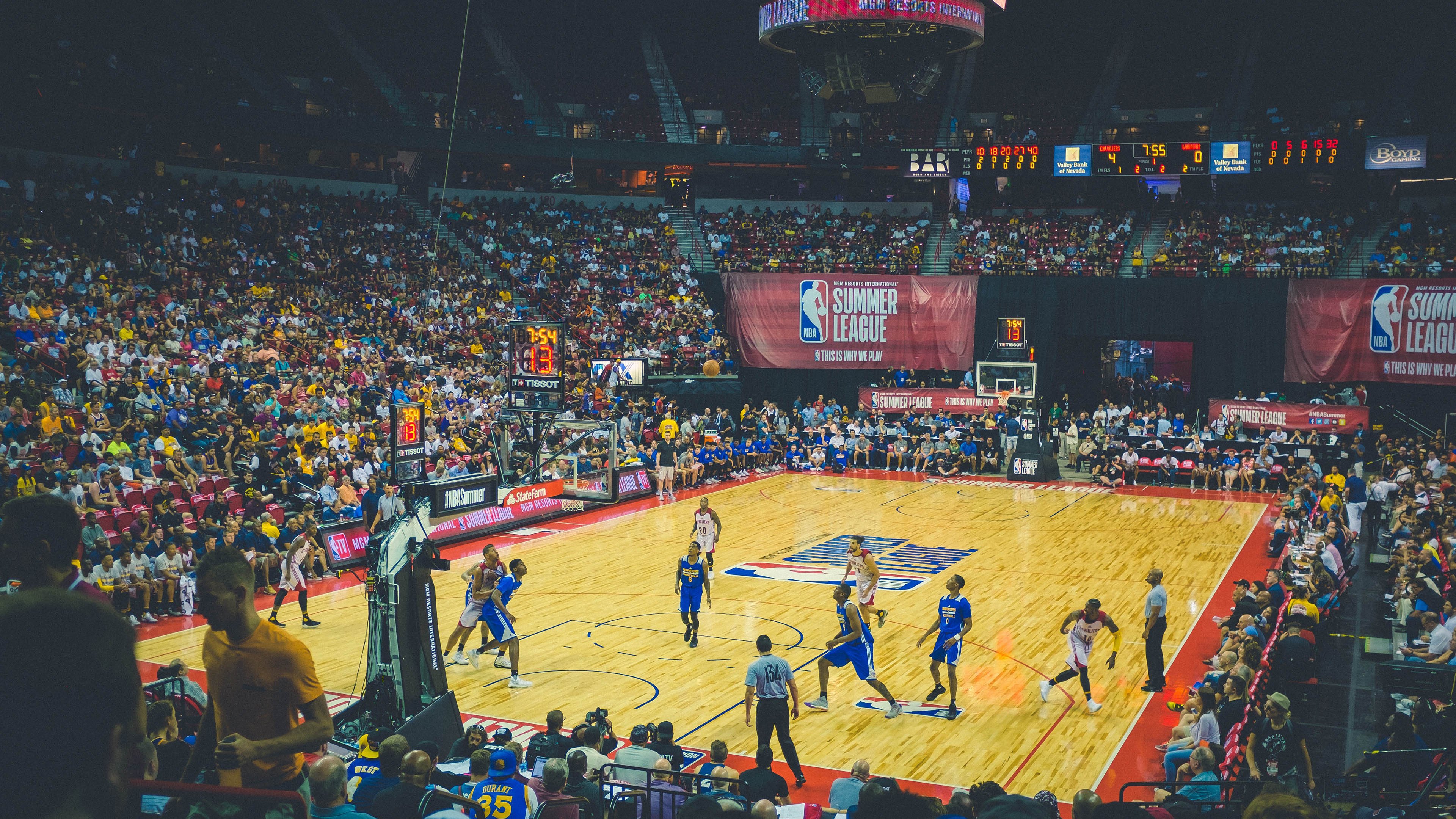 红魔奇迹夜，卡塞米罗点燃梦剧场，比利时铁卫力克巴萨改写宿命