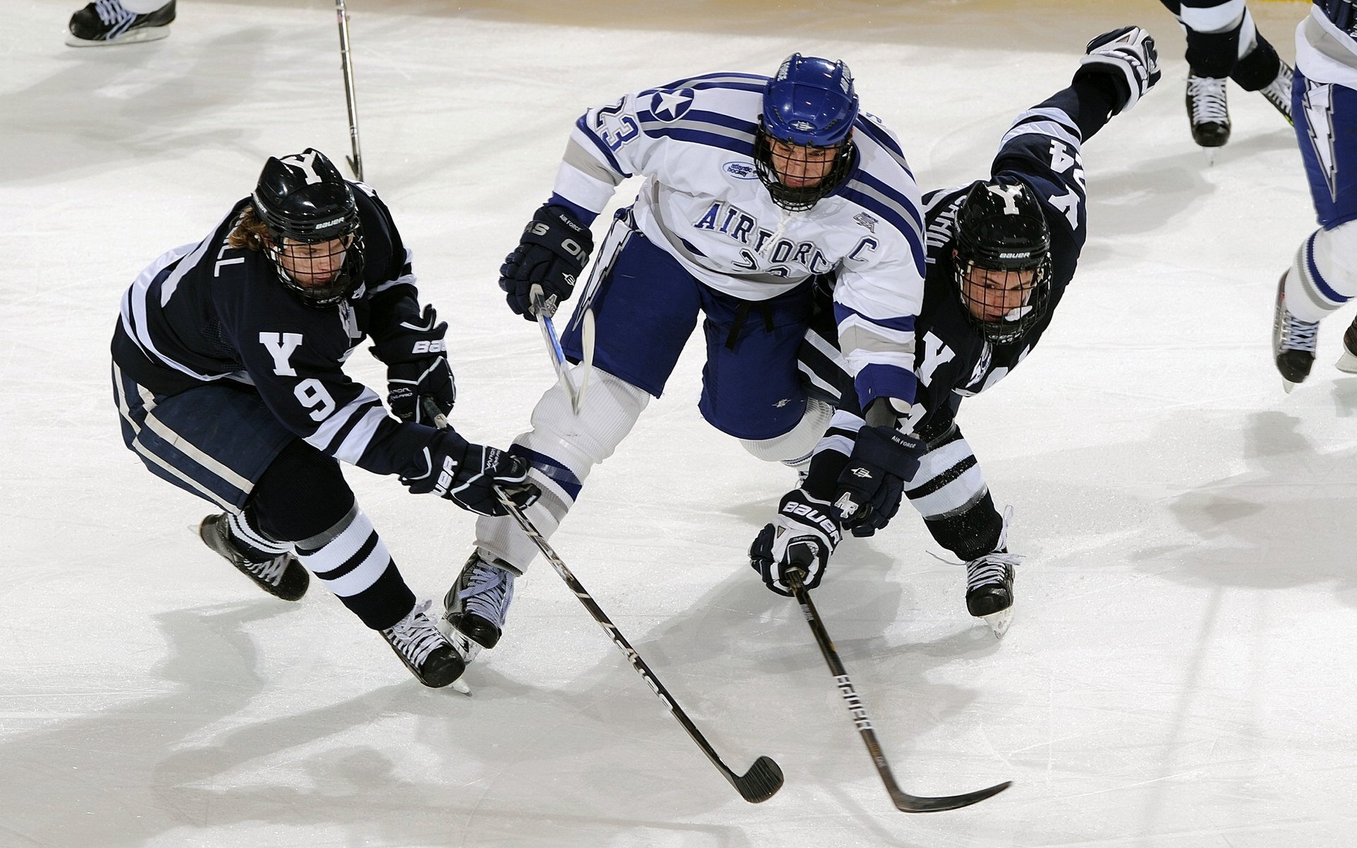 北欧冰刃鏖战三狮军团，马龙一球惊艳温布利—记瑞典与英格兰的经典对决
