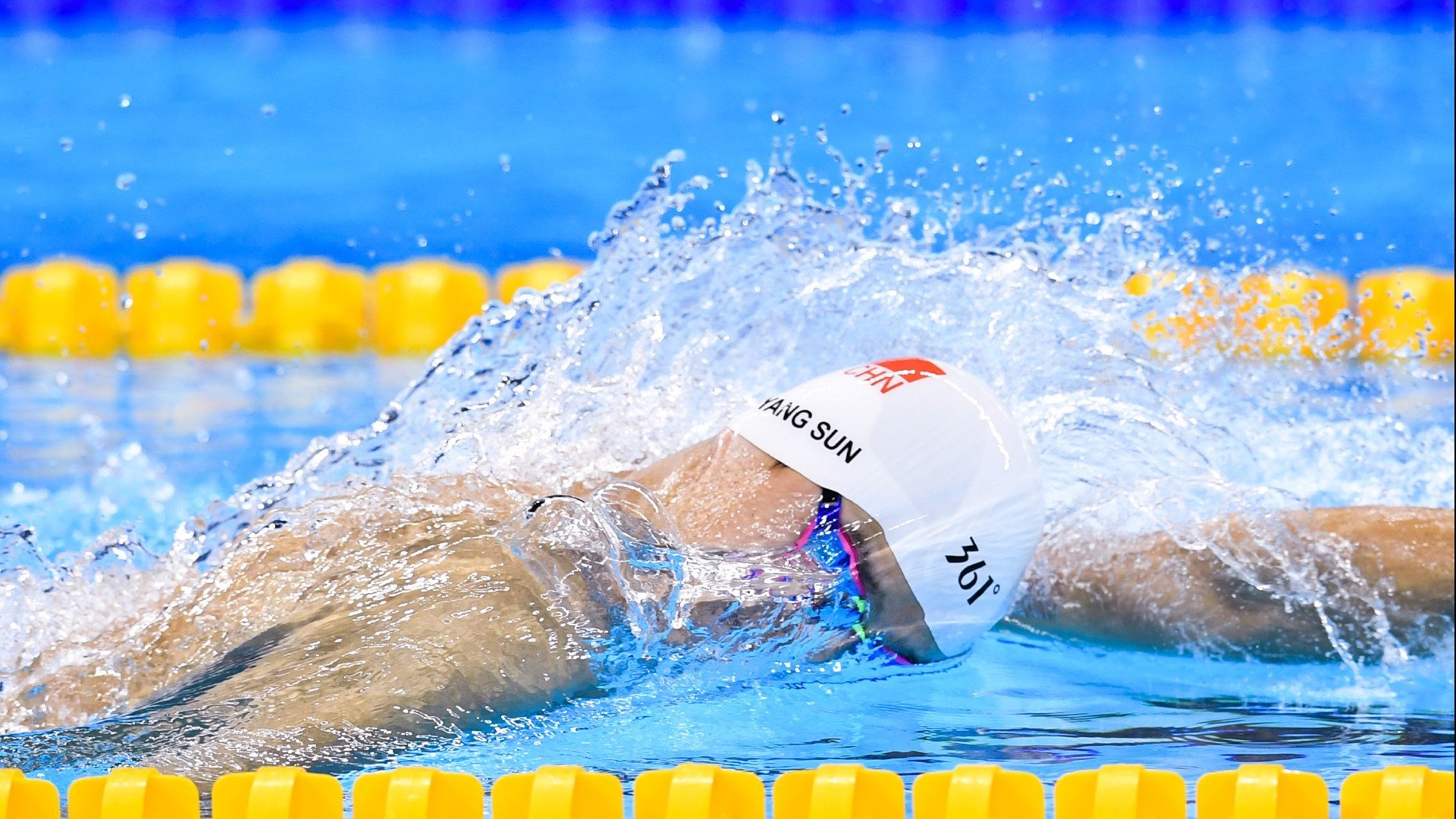 索伯车队横扫梅赛德斯，拉塞尔关键制胜改写F1格局